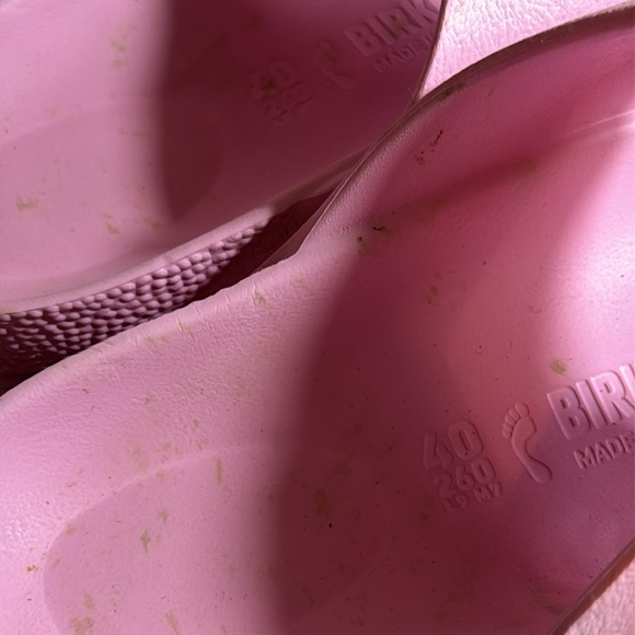 Used pink rubber style Birkenstocks women’s size 40 - Picture 4 of 6